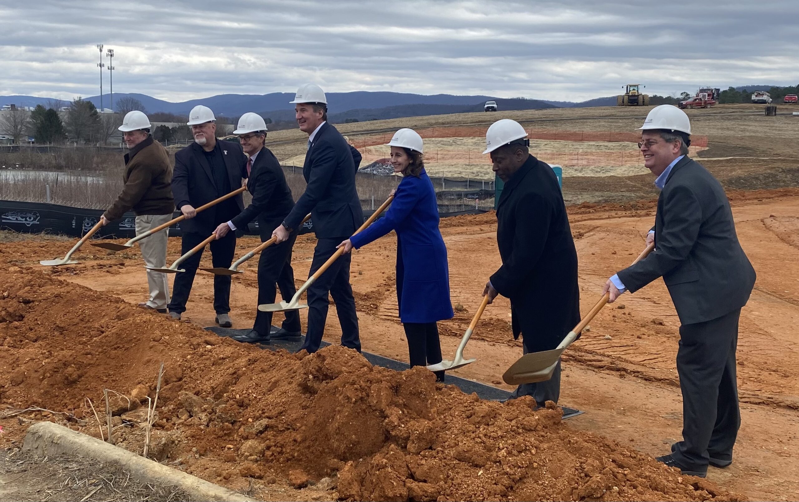 Governor Glenn Youngkin with Waynesboro City Council shoveling dirt
