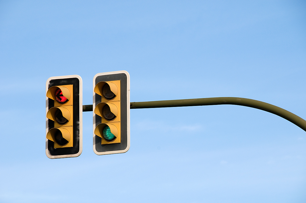 traffic light one red one green
