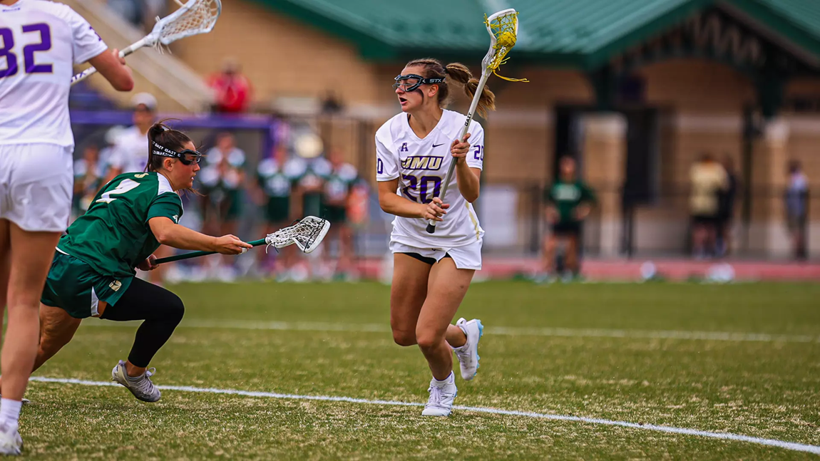 James Madison lacrosse attacker Maddie Epke runs across field.