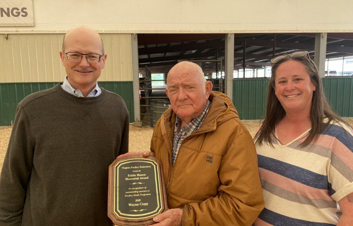 Wayne Cupp with Eddie Mason Award