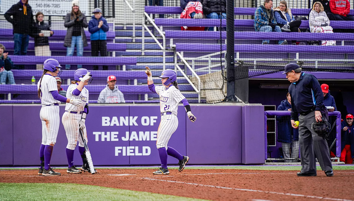 JMU Softball players high fiving