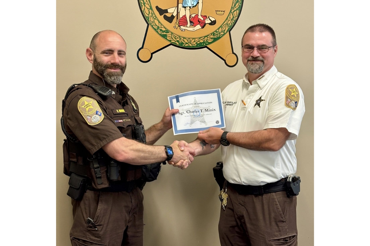 Sheriff Chris Hartless presents a recognition to Staunton City police Sergeant Charles Minix.