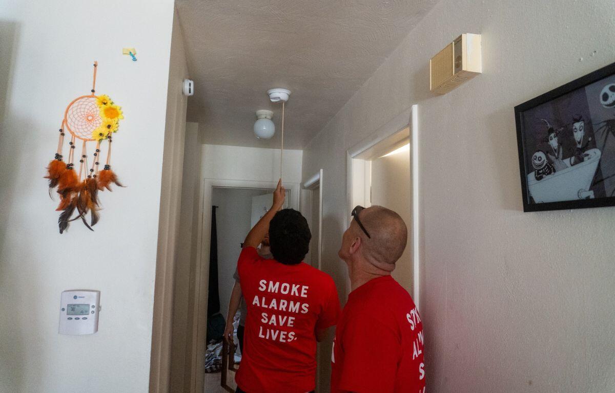 HFD checking smoke alarms