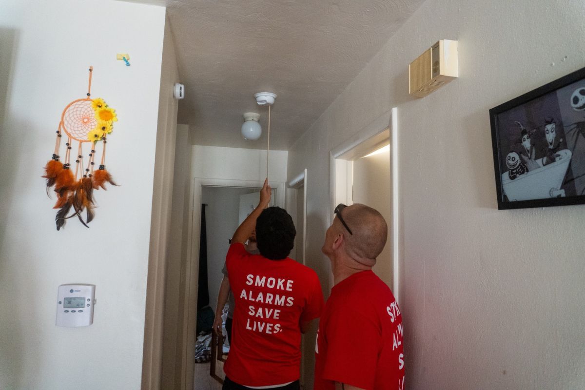 HFD checking smoke alarms