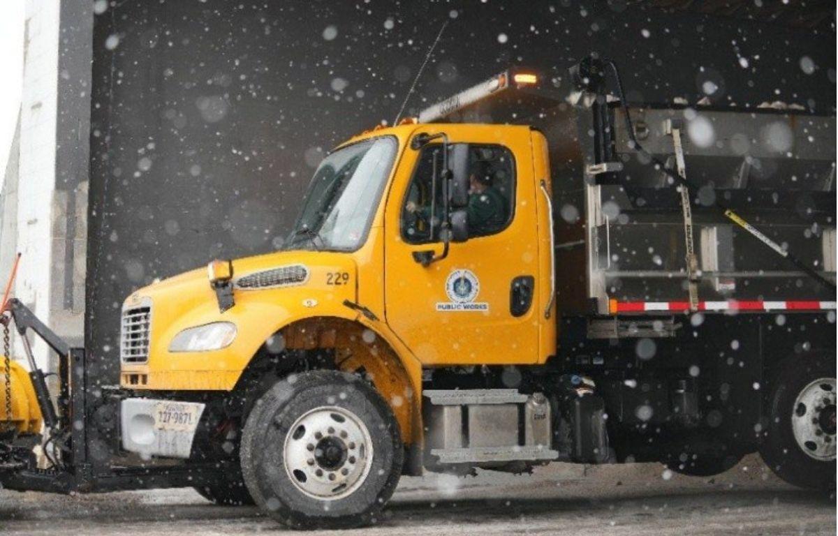 Harrisonburg Public Works truck in the snow