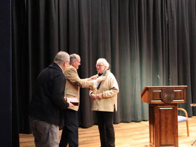 Donna Barber receiving award.