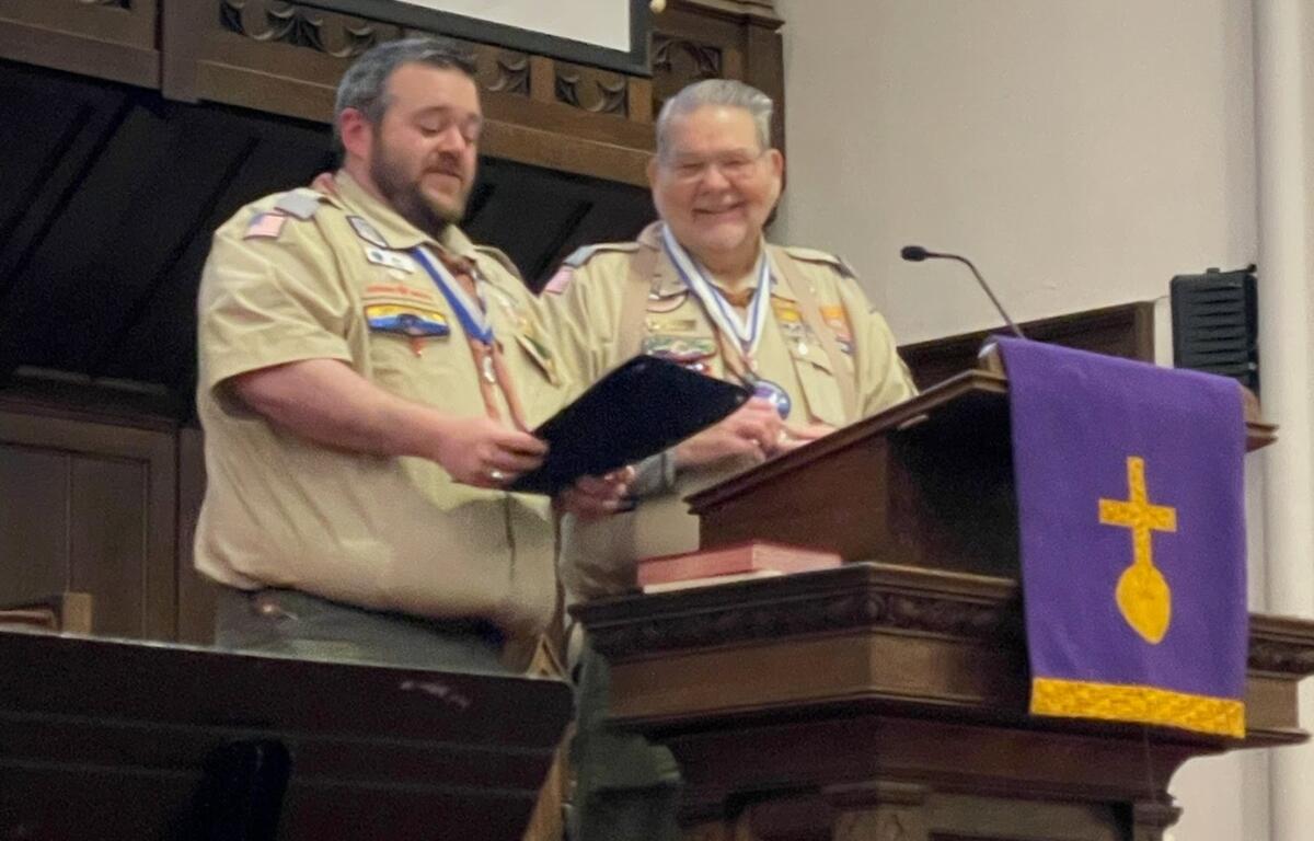 Kemper Dadisman receiving the award from Matt Phillippi.