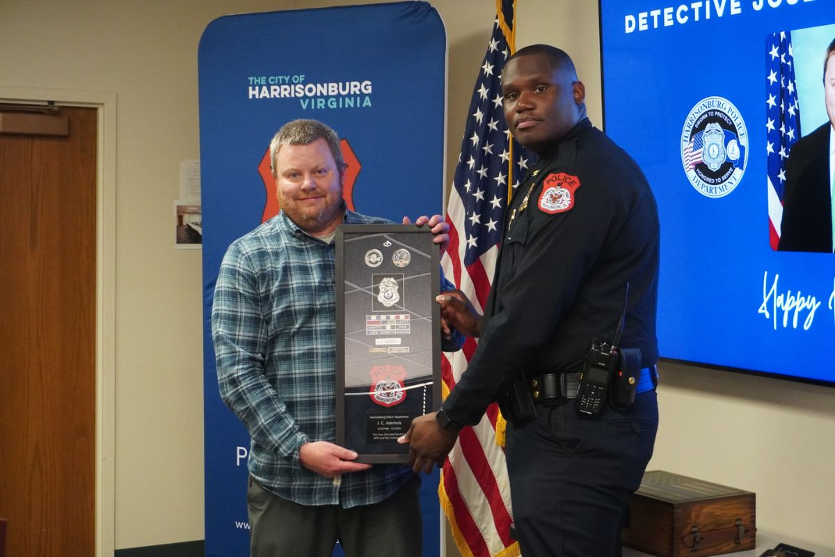 Detective J.C. Aderholz (left) and HPD Police Chief Joe Tucker (right)