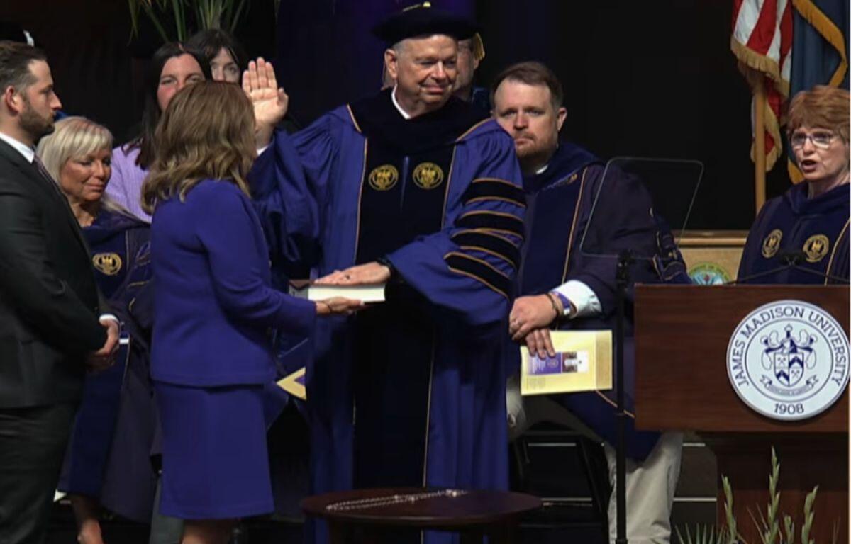 JMU President Schmidt being sworn in as the seventh JMU preisdent