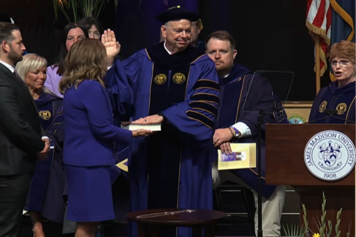 JMU President Schmidt being sworn in as the seventh JMU preisdent