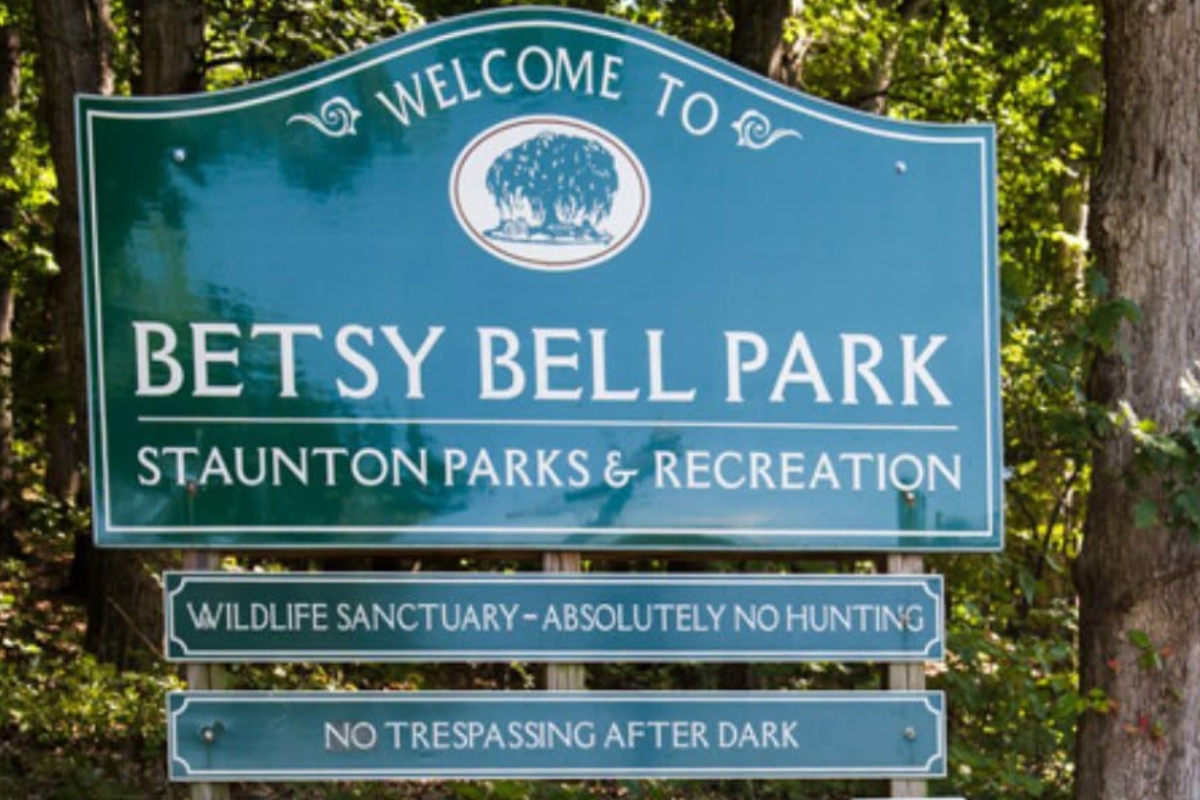 betsy bell park sign