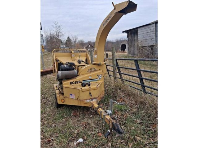 Yellow Vermeer BC625A woodchipper