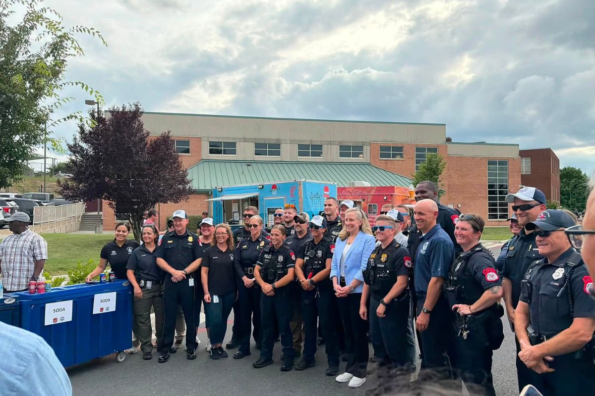 Governor Abigail Spanberger posing with Harrisonburg Police Officers