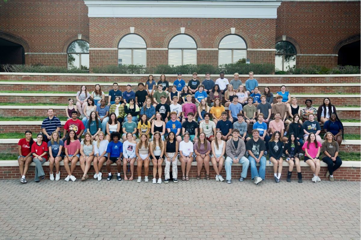 First-year students gather for a group photo at Thomas Plaza during orientation weekend.