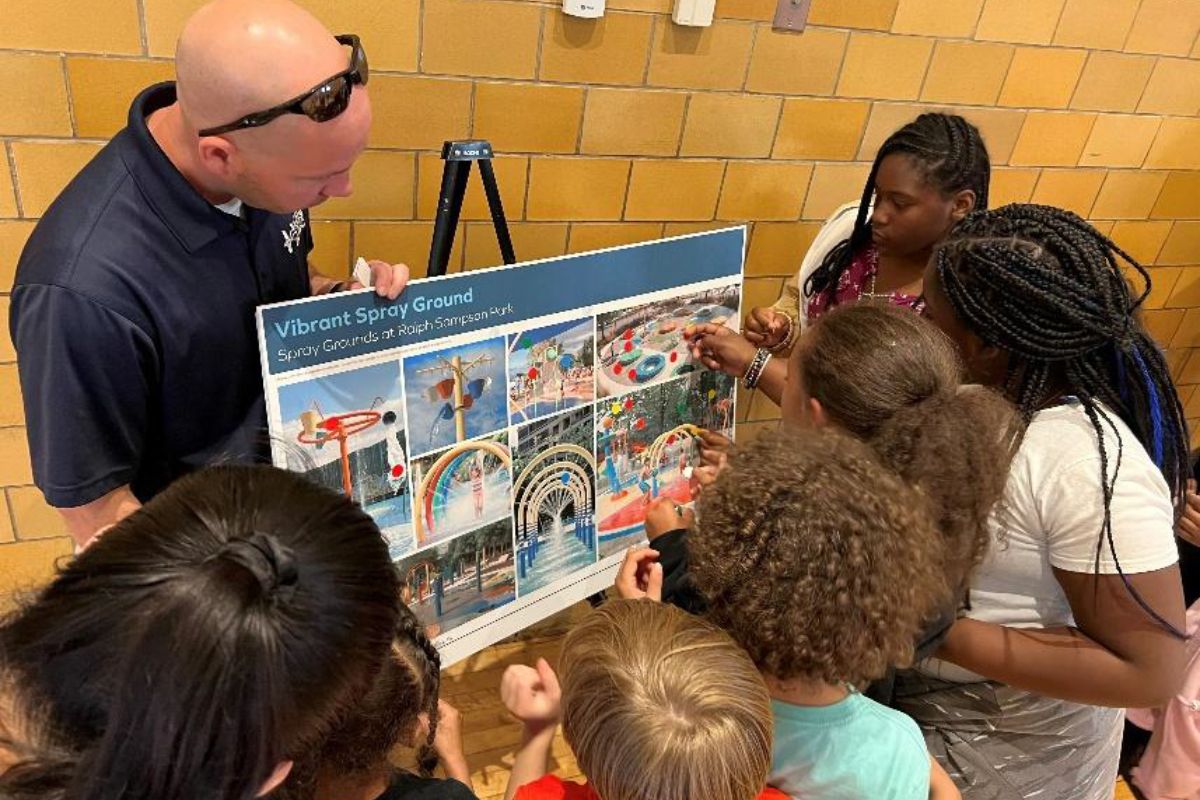 Harrisonburg Parks & Rec Deputy Director Scott Erickson gets community members’ feedback at a past Parks & Rec engagement meeting.