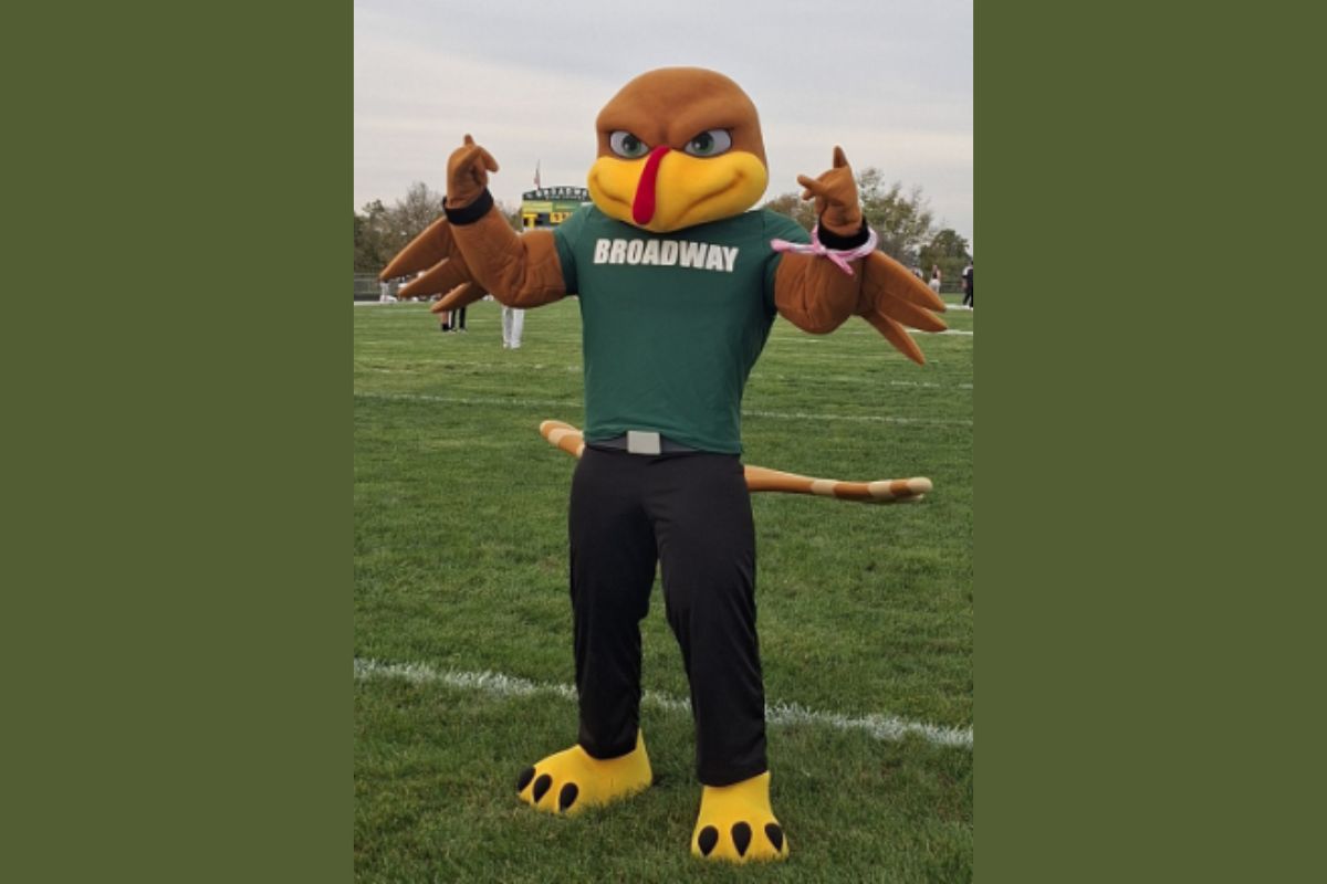 Broadway High School mascot, Strut