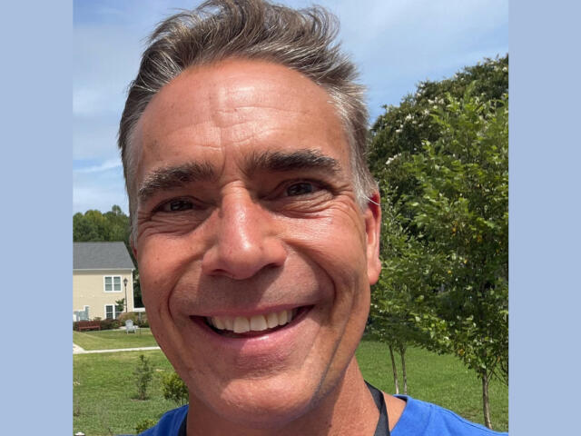headshot of travis harris